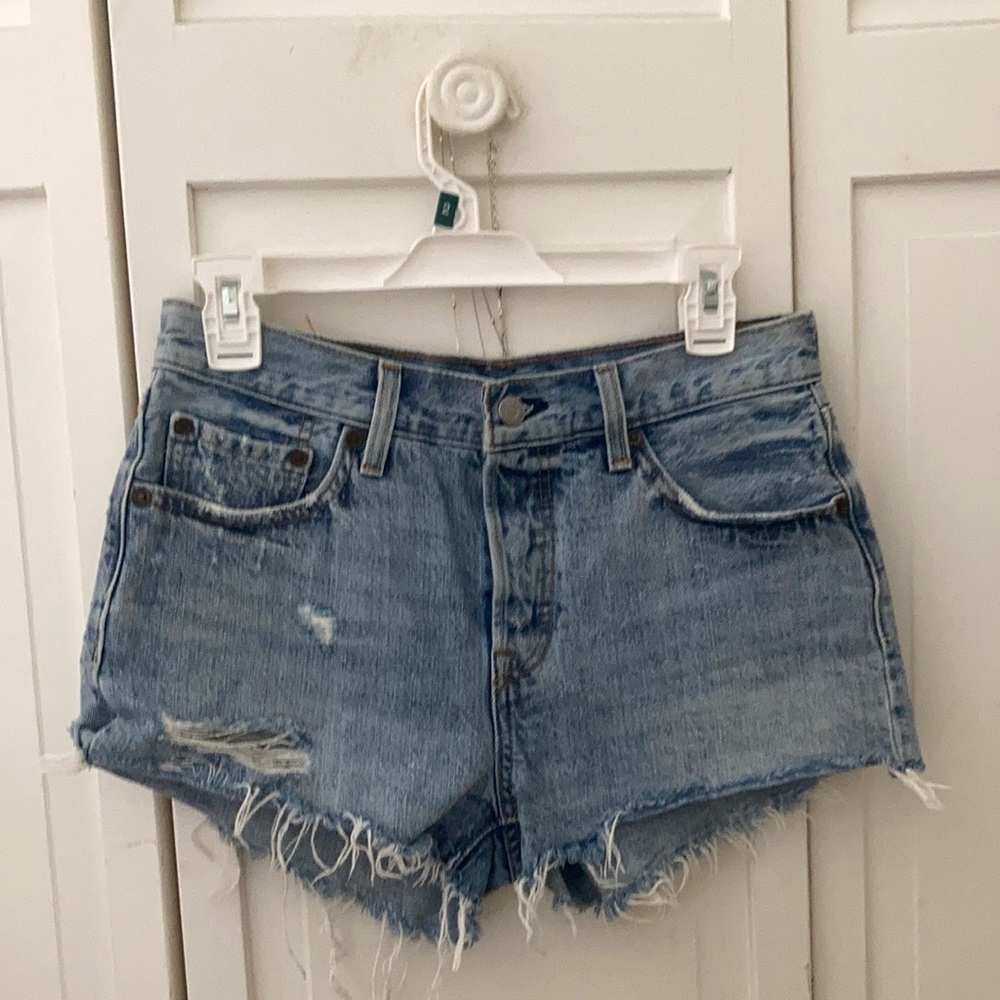 Levi’s 501 medium rise cut off shorts
